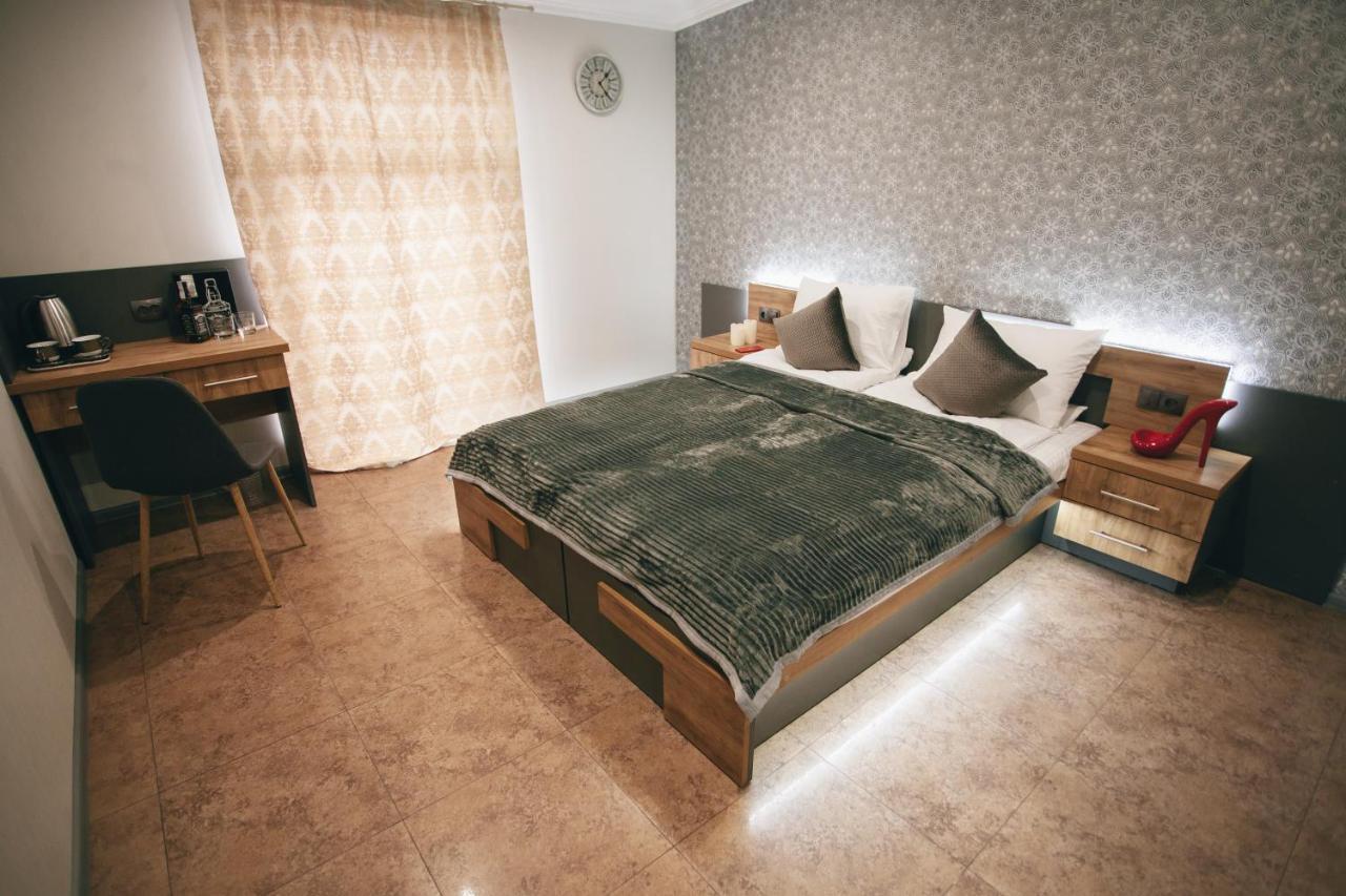 4Rooms Vinnytsia Bagian luar foto